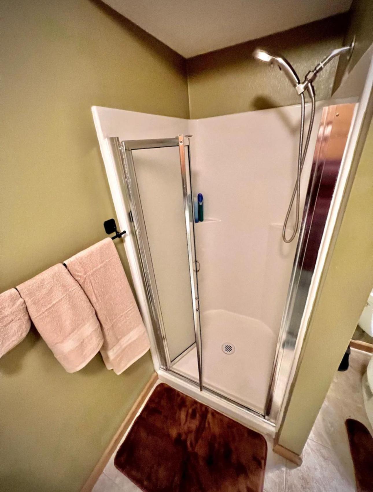 Private Level Of The House With Spa Грешем Экстерьер фото
